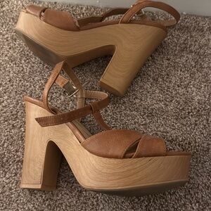 Elegant Tan Platform Sandals